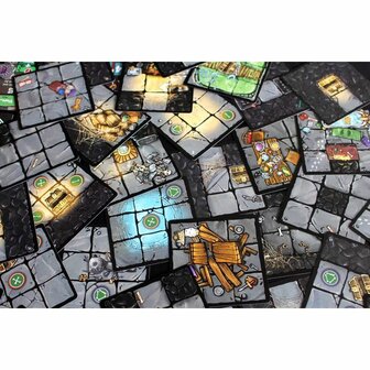 CoraQuest &ndash; Co&ouml;peratief Dungeon-Crawling Bordspel - Jumping Turtle Games